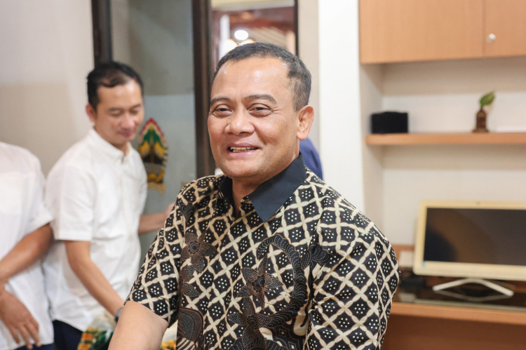 Gubernur Jateng Ahmad Luthfi saat memberikan keterangan terkait Aturan WFH Pemprov Jateng bagi ASN.