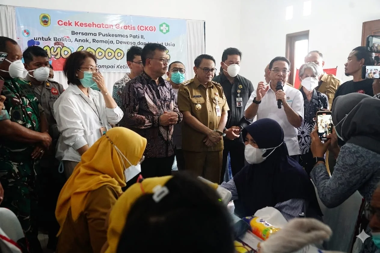 Wakil Menteri Kesehatan memantau pelaksanaan cek kesehatan gratis dan skrining TBC di Puskesmas Pati II, Kabupaten Pati.