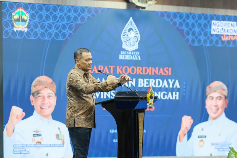 Gubernur Ahmad Luthfi berpidato pada Rapat Koordinasi Kecamatan Berdaya Jateng.