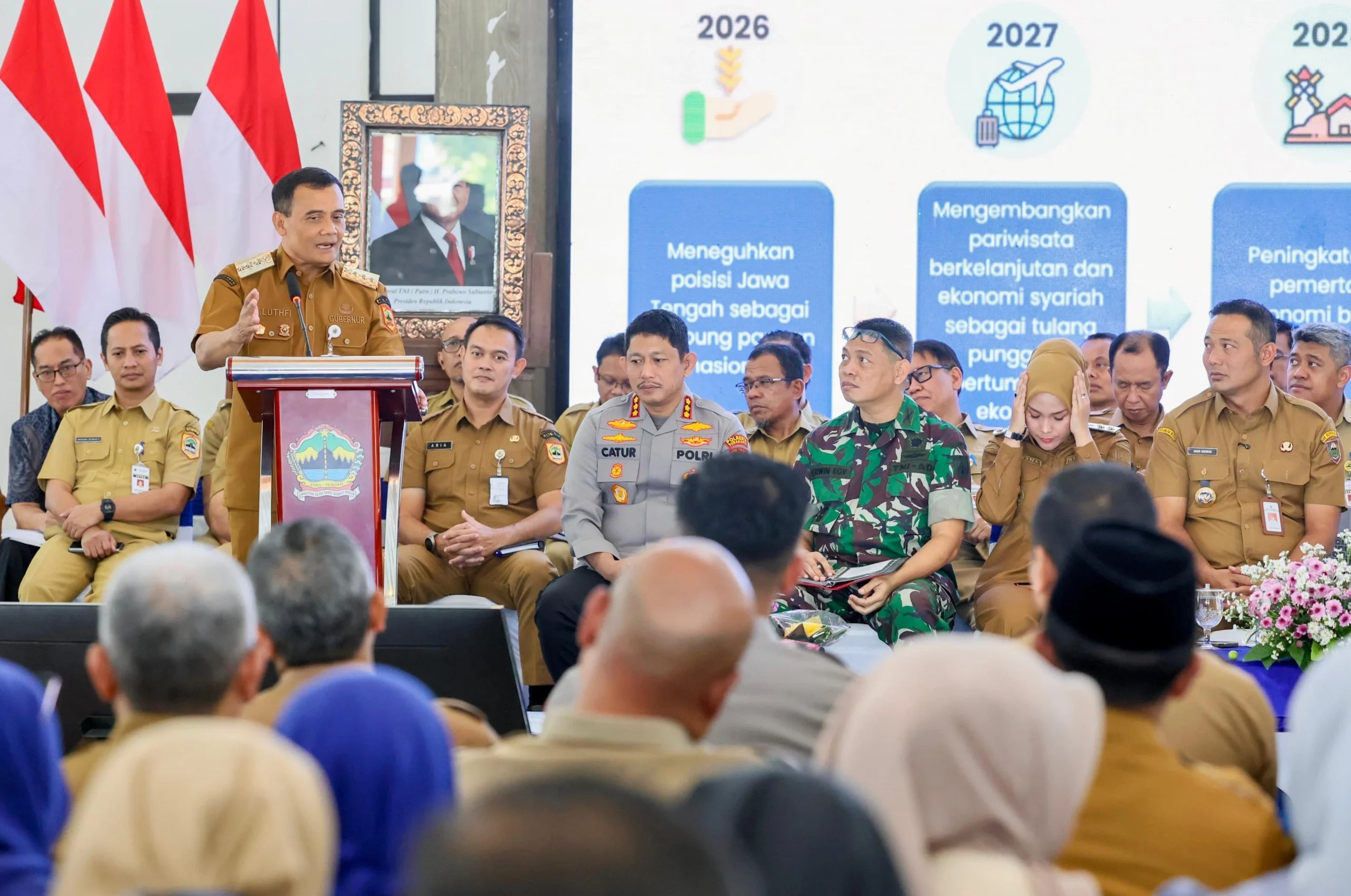 Gubernur Jawa Tengah Ahmad Luthfi memberikan instruksi mitigasi Kekeringan Jateng 2026 kepada jajaran kepala daerah, TNI, dan Polri untuk mempertahankan status lumbung pangan nasional.