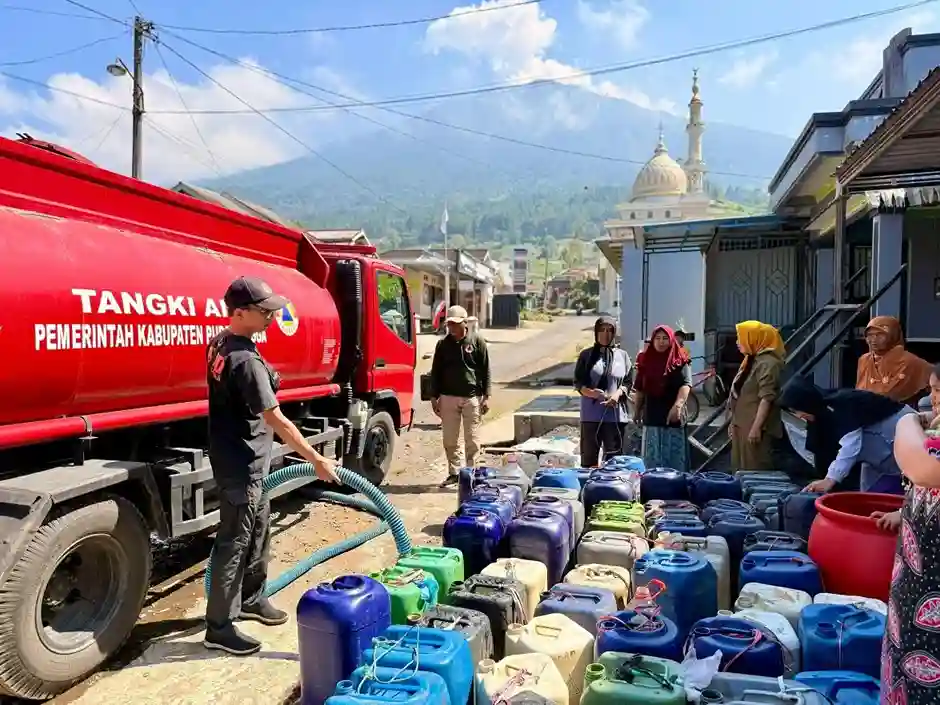 Kekeringan Jateng Meluas, Gubernur Ahmad Luthfi Salurkan 6,8 Juta Liter Air Bersih