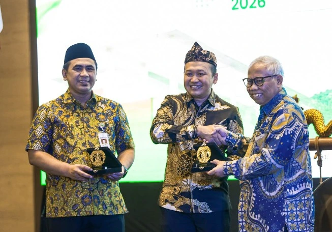 Wakil Gubernur Jateng Taj Yasin Maimoen dan Wakil Rektor IV Undip Wijayanto dalam ajang ICVEAST 2026 membahas kolaborasi untuk perbaiki sistem pendidikan Indonesia melalui pemetaan bakat anak.