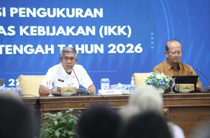 Sekda Jateng Sumarno memberikan arahan tegas dalam rapat optimalisasi capaian Indeks Kualitas Kebijakan (IKK) Jawa Tengah tahun 2026 di Semarang.