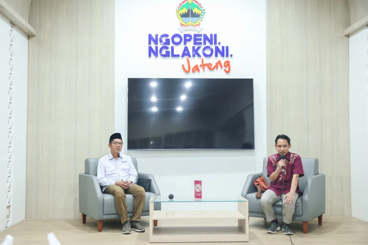 Ketua LFSP Hasyim dan Ketua Tim Seleksi Wahid saat memaparkan syarat dan kuota program beasiswa Pemprov Jateng 2026.