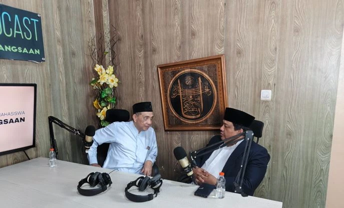 Mantan Ketua PWNU Jateng KH Muhammad Adnan dan tokoh Muhammadiyah AM Jumai berdiskusi di KPK Podcast membahas peran Nahdlatul Ulama dan Muhammadiyah dalam menjaga masa depan Indonesia dari ancaman korupsi kepala daerah.
