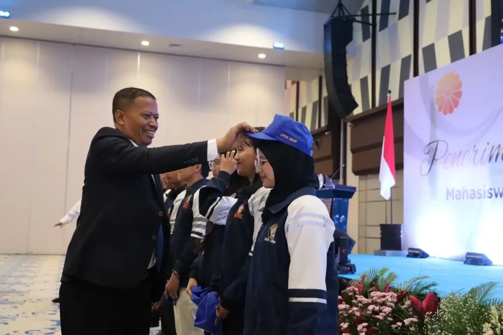 Dilepas Penuh Haru oleh Warga, Ini Jejak Inovasi 9.030 Mahasiswa KKN Undip