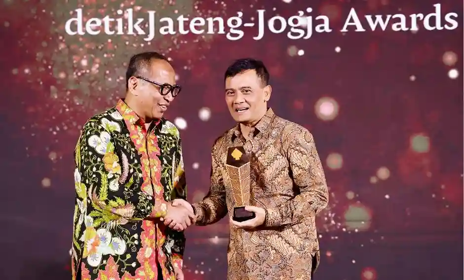 Investasi Jawa Tengah Tembus Rp 72,54 Triliun, Ahmad Luthfi Sabet Penghargaan Nasional