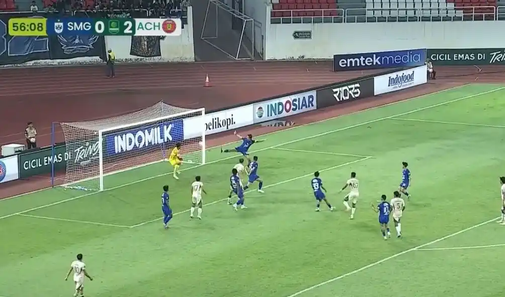 Momen krusial pertahanan PSIS Semarang gagal membendung proses terciptanya gol ketiga Persiraja Banda Aceh akibat serangan balik di Stadion Jatidiri.