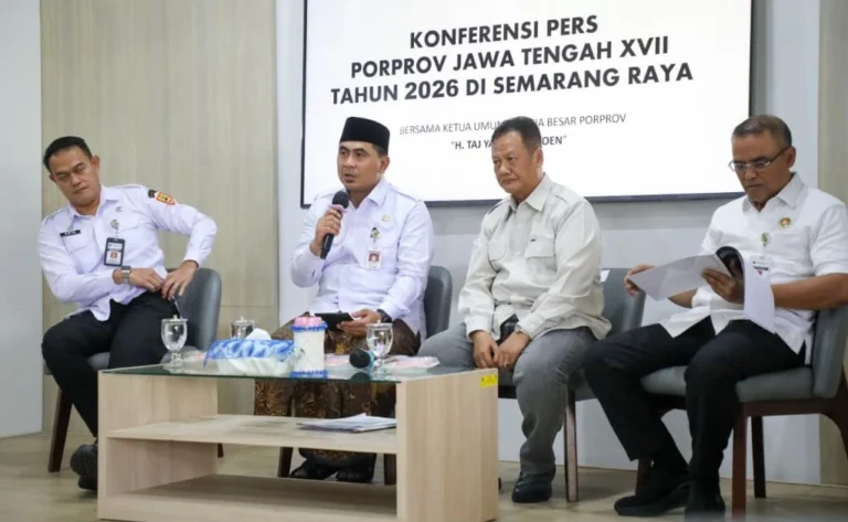Wakil Gubernur Jawa Tengah Taj Yasin memimpin konferensi pers persiapan Porprov Jateng 2026 bersama jajaran panitia di Semarang.