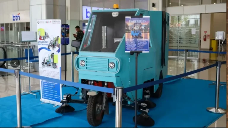 Mengenal Sweeper EV, Mobil Listrik Pembersih Jalan Undip Tanpa Asap